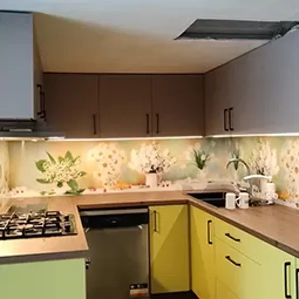 Stikla paneļi Klientu Virtuvēs