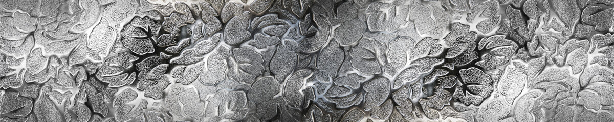 Stikla panelis (ID 3344): Metālisks, reljefs rožu ziedu raksts, melnbalts tonis 